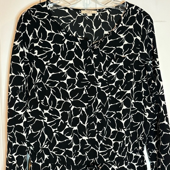 LOFT Black White Leaf Print Long Tab Sleeve Tie Waist Romper 2 Petite - Picture 3 of 15